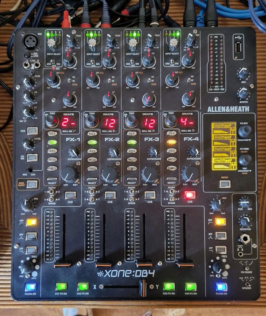 Allen & Heath Xone DB4, Muziek en Instrumenten, Mengpanelen, Gebruikt, Minder dan 5 kanalen, Ophalen of Verzenden