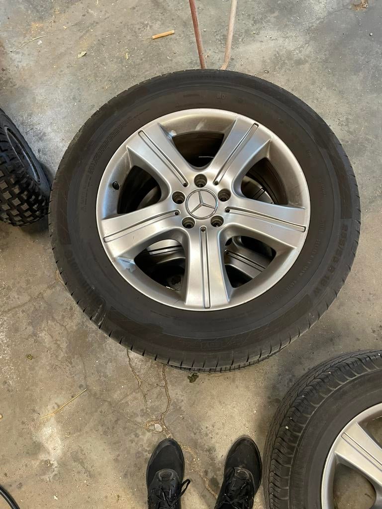 Nette mercedes-benz W 164 ML klasse/ W251 R klasse, Auto-onderdelen, Banden en Velgen, Ophalen, Band(en)