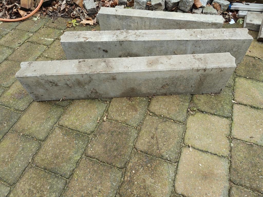 Gratis Betonnen Stootbanden 3 x, Tuin en Terras, Gebruikt, Ophalen of Verzenden, Minder dan 25 cm, Border