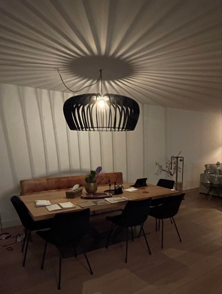 Innofique Hanglamp 90cm Zwart Hout ( nog te koop 729 euro), Huis en Inrichting, Lampen | Hanglampen, Ophalen, Zo goed als nieuw