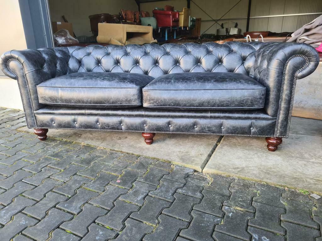 NIEUWE XL Chesterfield bank VINTAGE zwart + GRATIS BEZORGD, Chesterfield, Ophalen of Verzenden, Rechte bank, 200 tot 250 cm