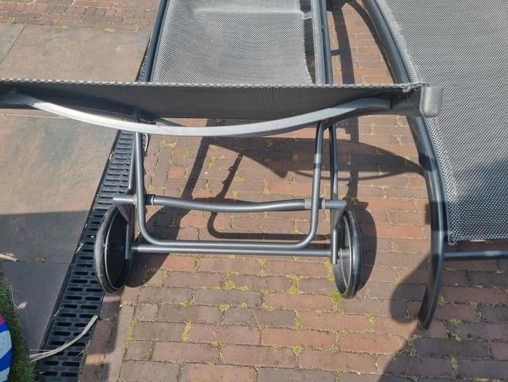 Verstelbare ligbed van Bellagio met wielen., Ophalen, Gebruikt, Metaal, Verstelbaar
