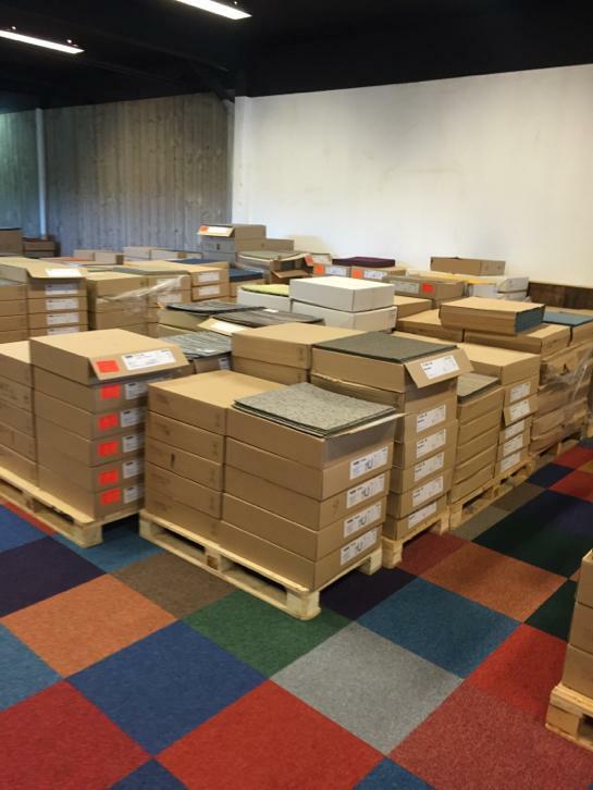 Desso Tapijttegels  €1,- per stuk, Huis en Inrichting, Stoffering | Vloerbedekking, Ophalen, Crème, 75 m² of meer, Nieuw
