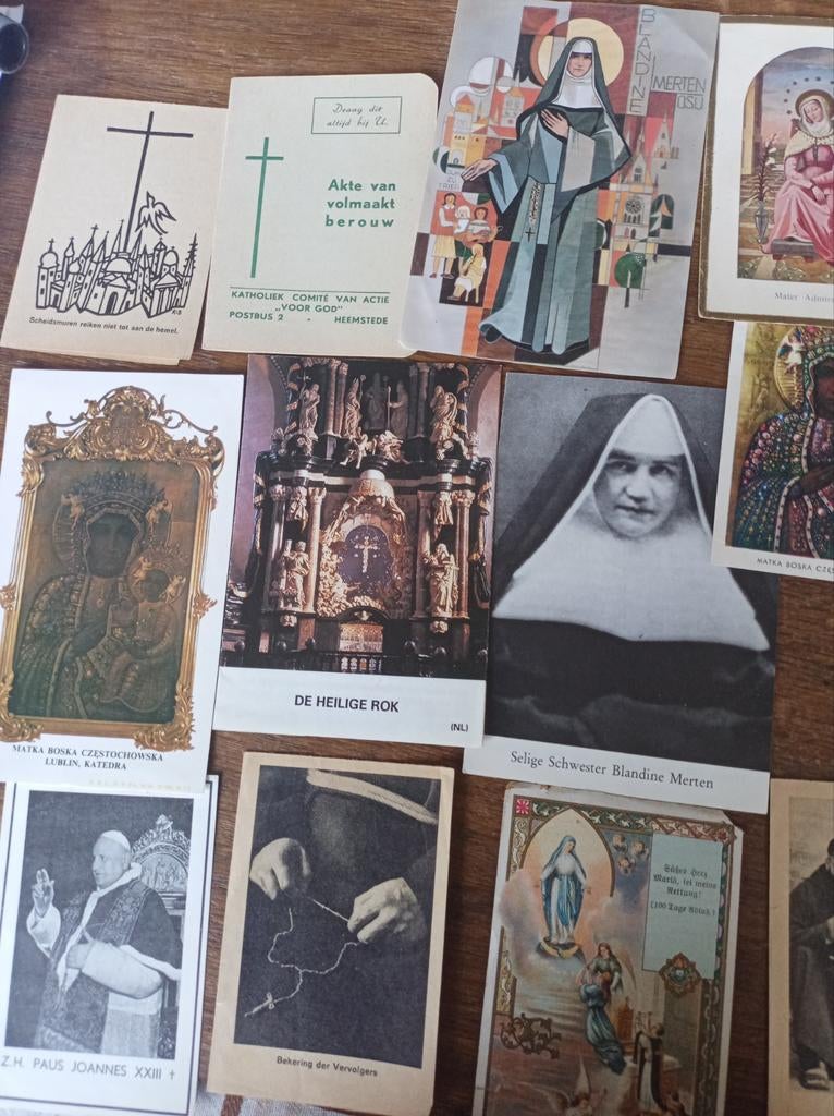 16 religieuze plaatjes oud tot zeer oud., Verzamelen, Bidprentjes en Rouwkaarten, Ophalen of Verzenden