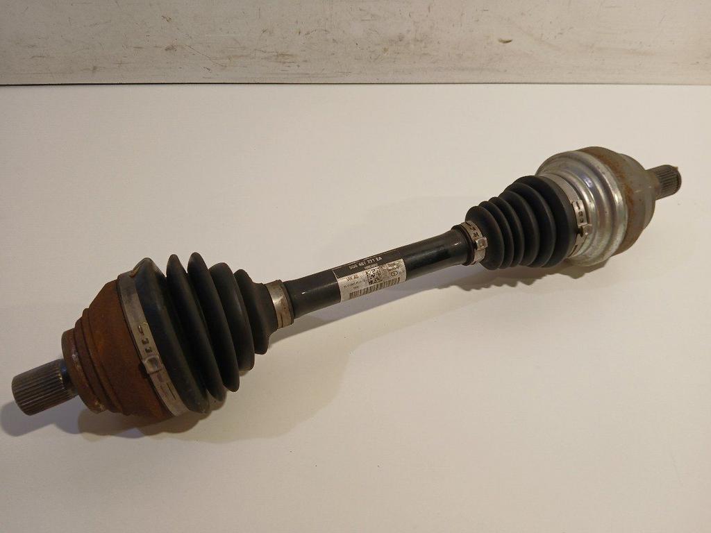Aandrijfas links voor Volkswagen Golf, Auto-onderdelen, Onderdelen@venauto.nl, Van der Ven Autorecycling B.V., Gebruikt, Ettenseweg 76, 4706 PB Roosendaal, The Netherlands