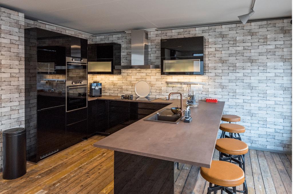 Showroom keuken Paderborn Zwart, Ophalen, U-keuken, Zwart, Zo goed als nieuw
