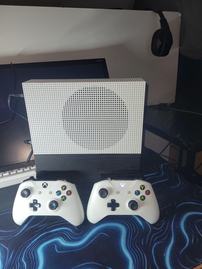 Custom Xbox One S 1tb, Met 2 controllers, Xbox One S, Ophalen of Verzenden, Zo goed als nieuw