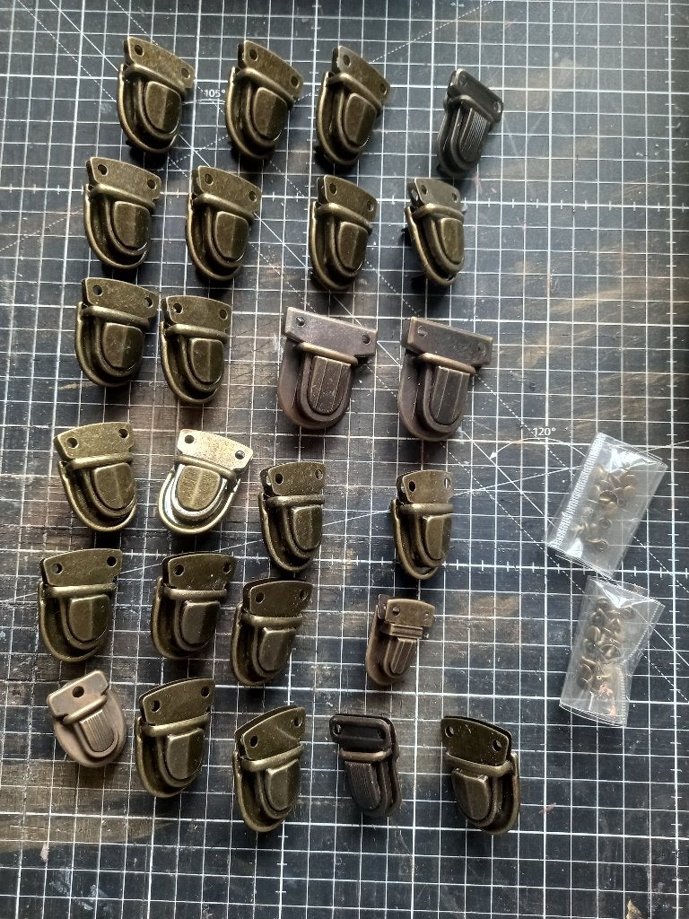 Metaal en blik Tas tic tuc slotjes in brons/oud goud, Zo goed als nieuw, Nvt, Nvt, Nvt@nvt.nl