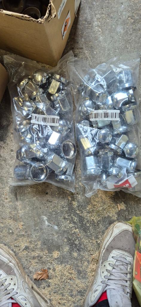 Kunststof chroom wielmoerdoppen 33mm,  40 stuks, Auto-onderdelen, Vrachtwagen-onderdelen, Verzenden, Nieuw, Mercedes-Benz
