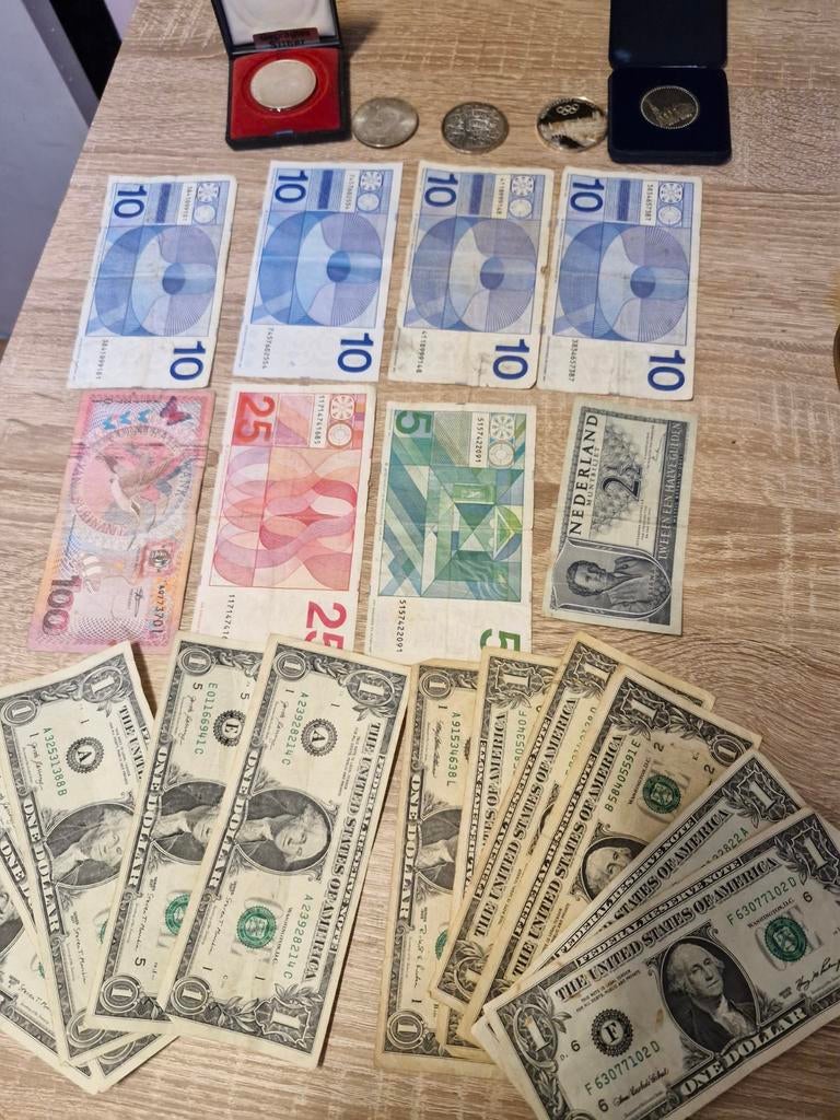 Te koop nederland geld en dollar, Ophalen