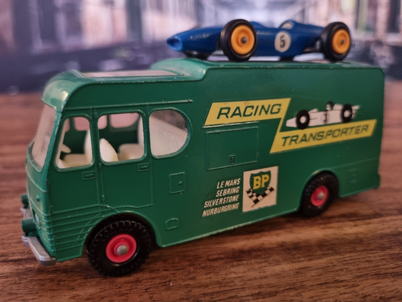 Matchbox King Size K-5 Racing Car Transporter met auto, Ophalen