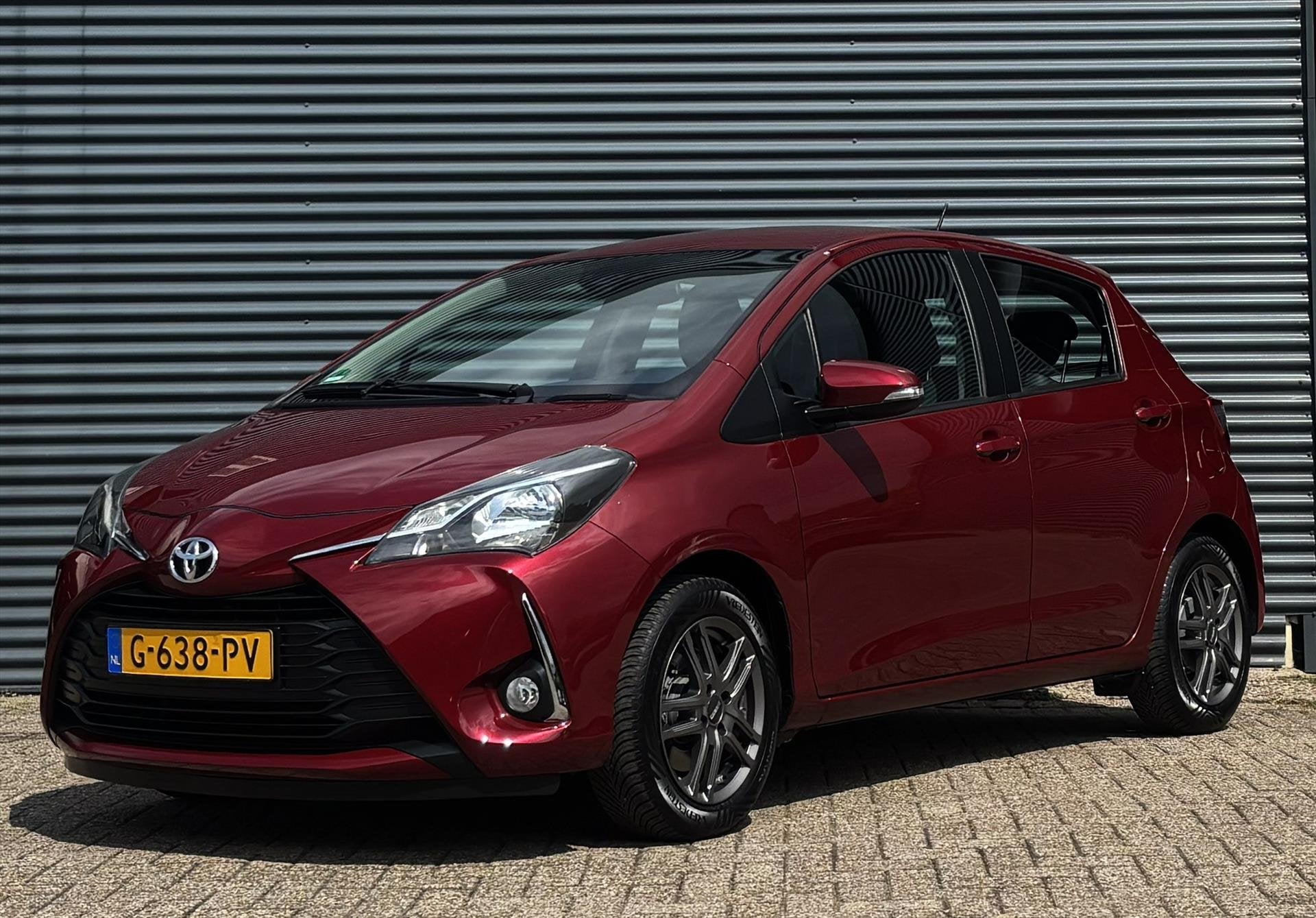 Toyota Yaris 1.5 VVT-i 111PK, Stof, Euro 6, 4 cilinders, Bedrijf
