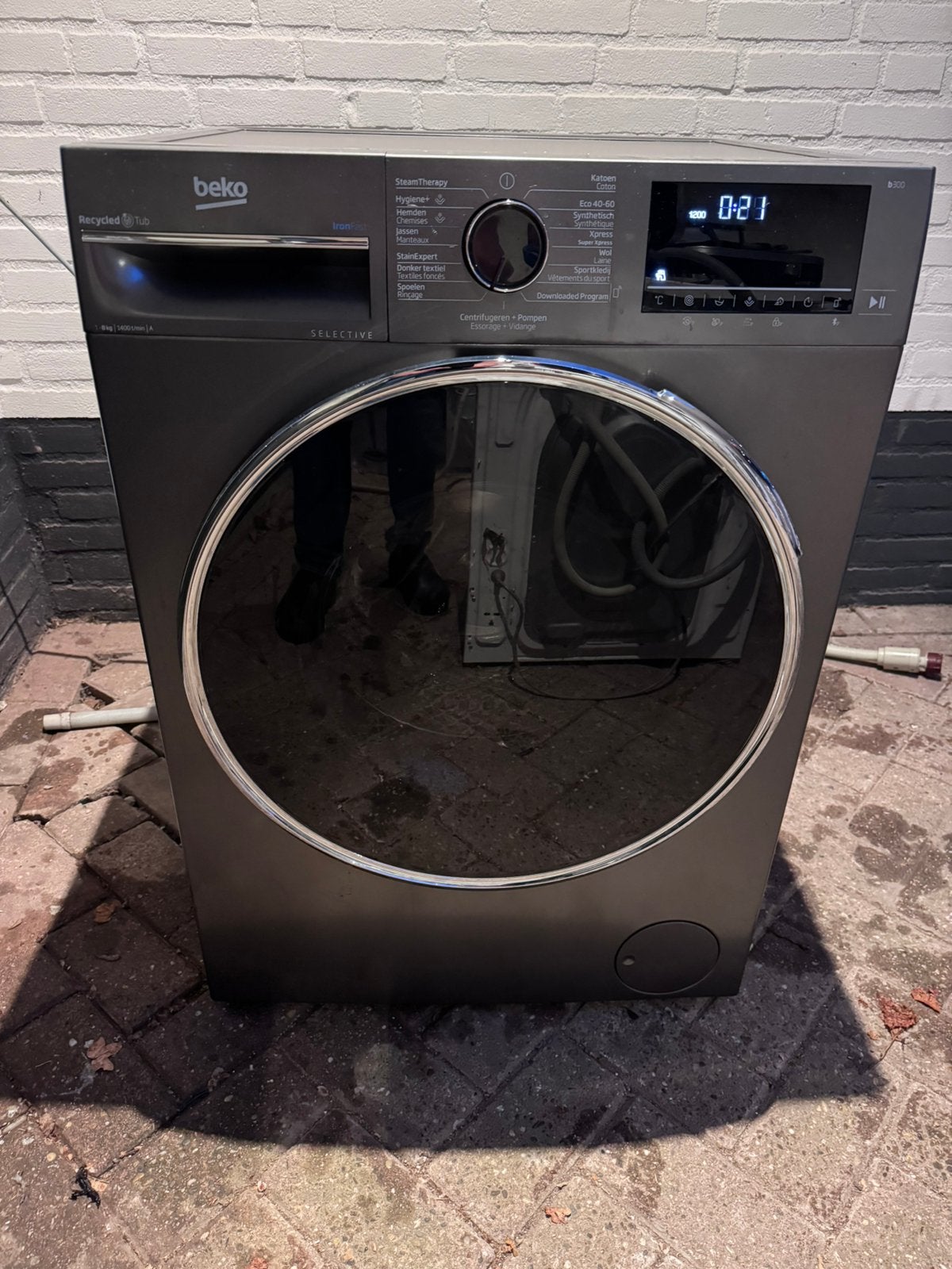 Beko wasmachine 1 jaar oud ZWART, 8 tot 10 kg, Ophalen, Zo goed als nieuw, 85 tot 90 cm