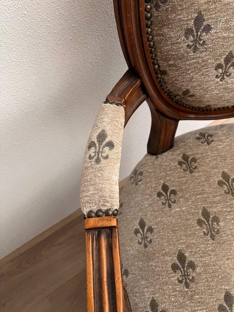 Mooi bekleed Damesstoeltje met bijpassende hocker, Ophalen, Gebruikt, Bruin, Klassiek