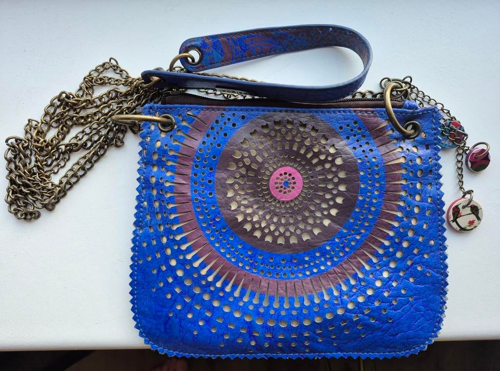 Desigual Schoudertas - Blauw met Uniek Lasergesneden Design, Sieraden, Tassen en Uiterlijk, Ophalen of Verzenden, Zo goed als nieuw