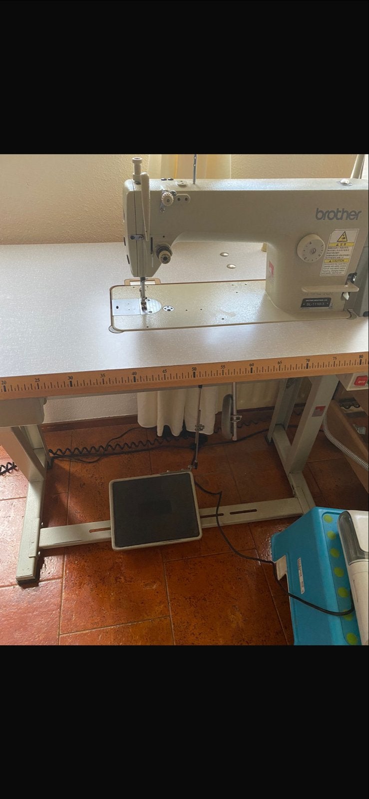 Brother industriële naaimachine met tafel, Hobby en Vrije tijd, Ophalen, Gebruikt, Naaimachine, Industrieel