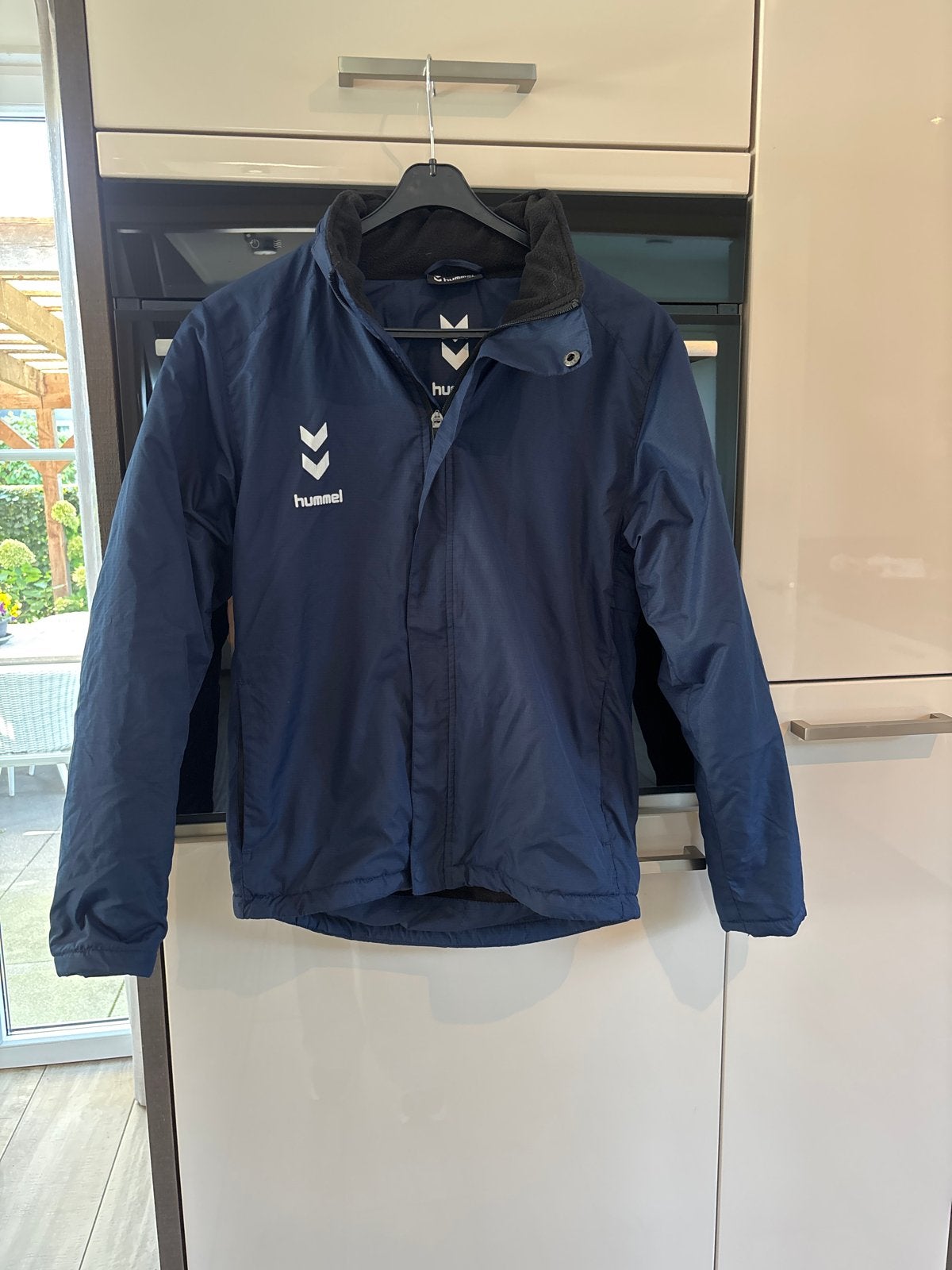 Hummel donkerblauwe winter sportjas - maat 164. Gebruikt, Ophalen of Verzenden, Gebruikt, Jongen of Meisje, Jas