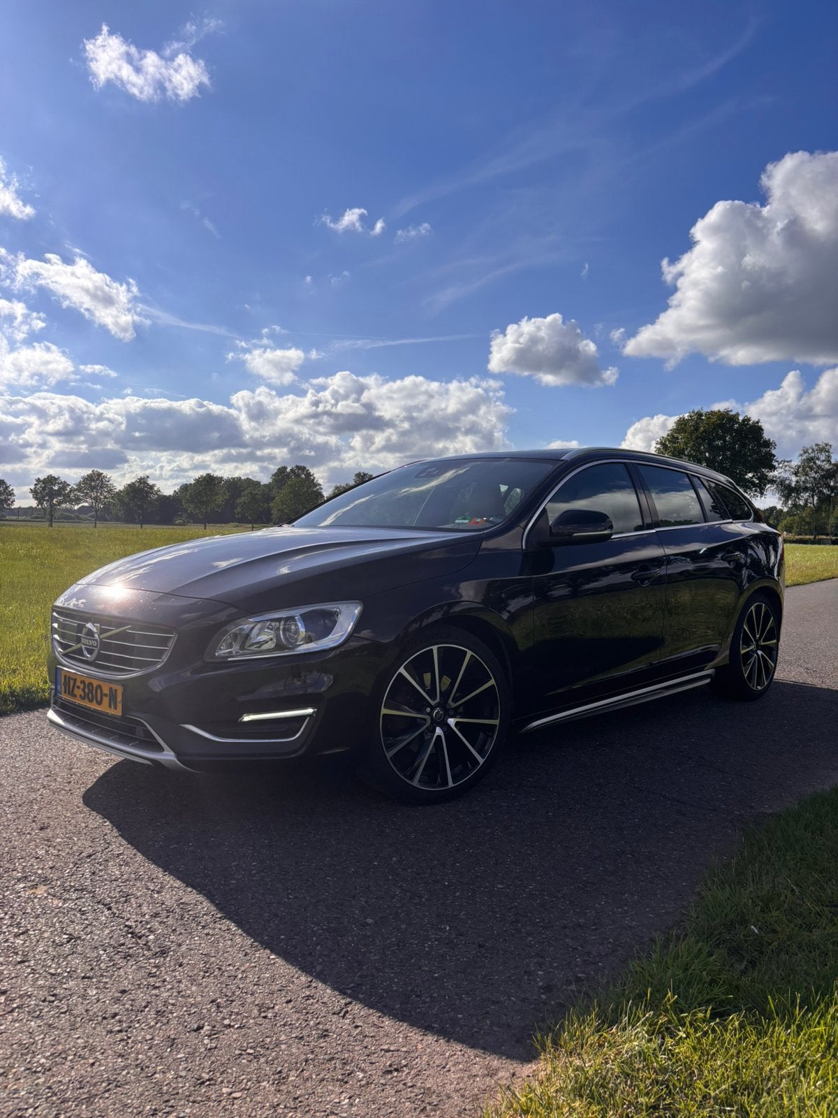 Volvo V60 D3 R-Design | 200 pk | Zeer compleet | Standkachel, Auto's, Volvo, Voorwielaandrijving, 4 cilinders, 1969 cc, Zwart