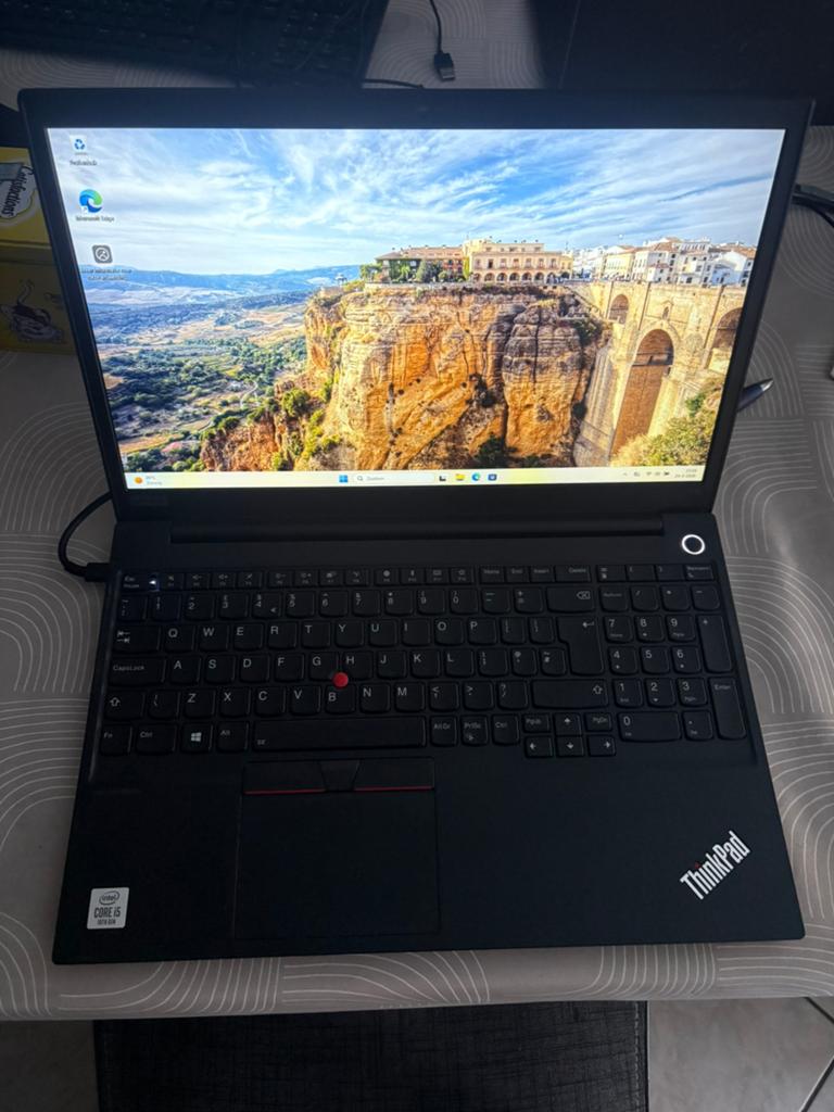 Lenovo thinkpad e15 I5-10210u 8gb 256gb ssd W11 Ex lader, Gebruikt, 2 tot 3 Ghz, Qwerty, 8 GB
