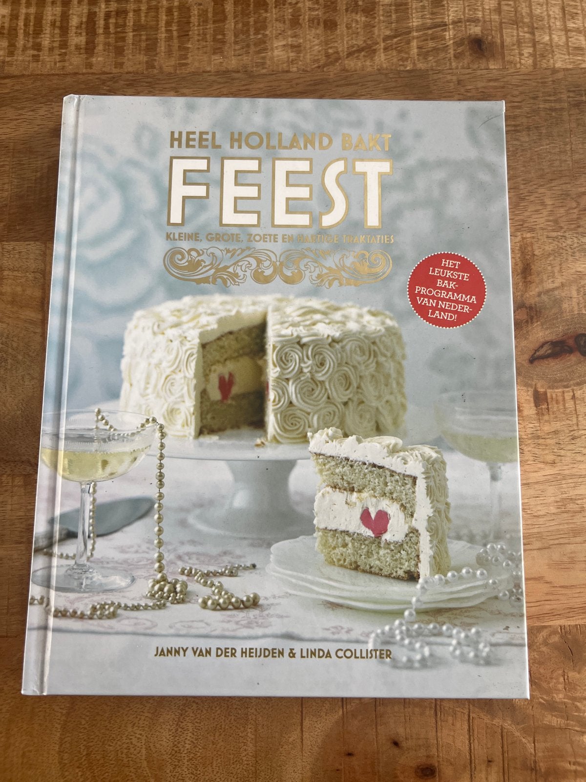 Heel Holland Bakt Feest: Kleine, Grote, Zoete en Hartige Tra, Verzenden, Zo goed als nieuw, Nederland en België, Taart, Gebak en Desserts