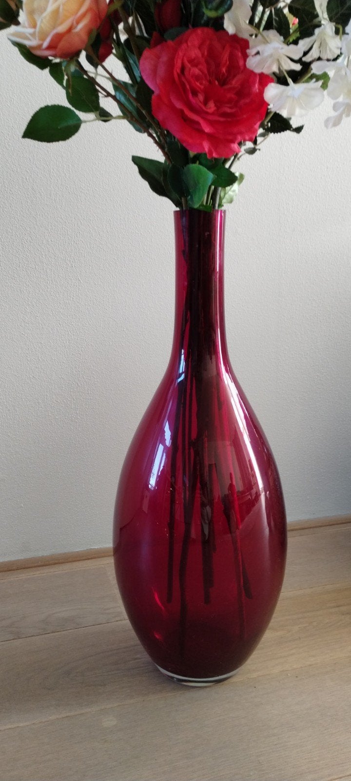 Kwalitatief hoogwaardige rode glazen vaas Inc kunstbloemen, Ophalen of Verzenden, Zo goed als nieuw