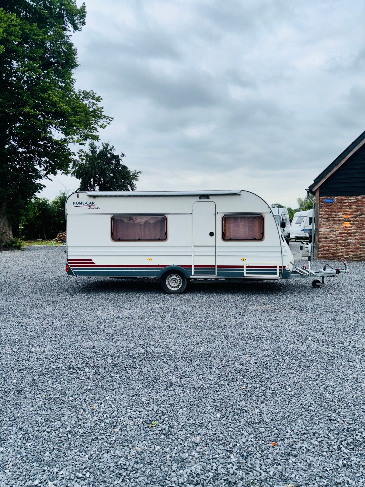 Fijne gezinscaravan! Stapelbed, airco, voortent, luifel, Home-car, Rondzit, Dwarsbed, 750 - 1000 kg