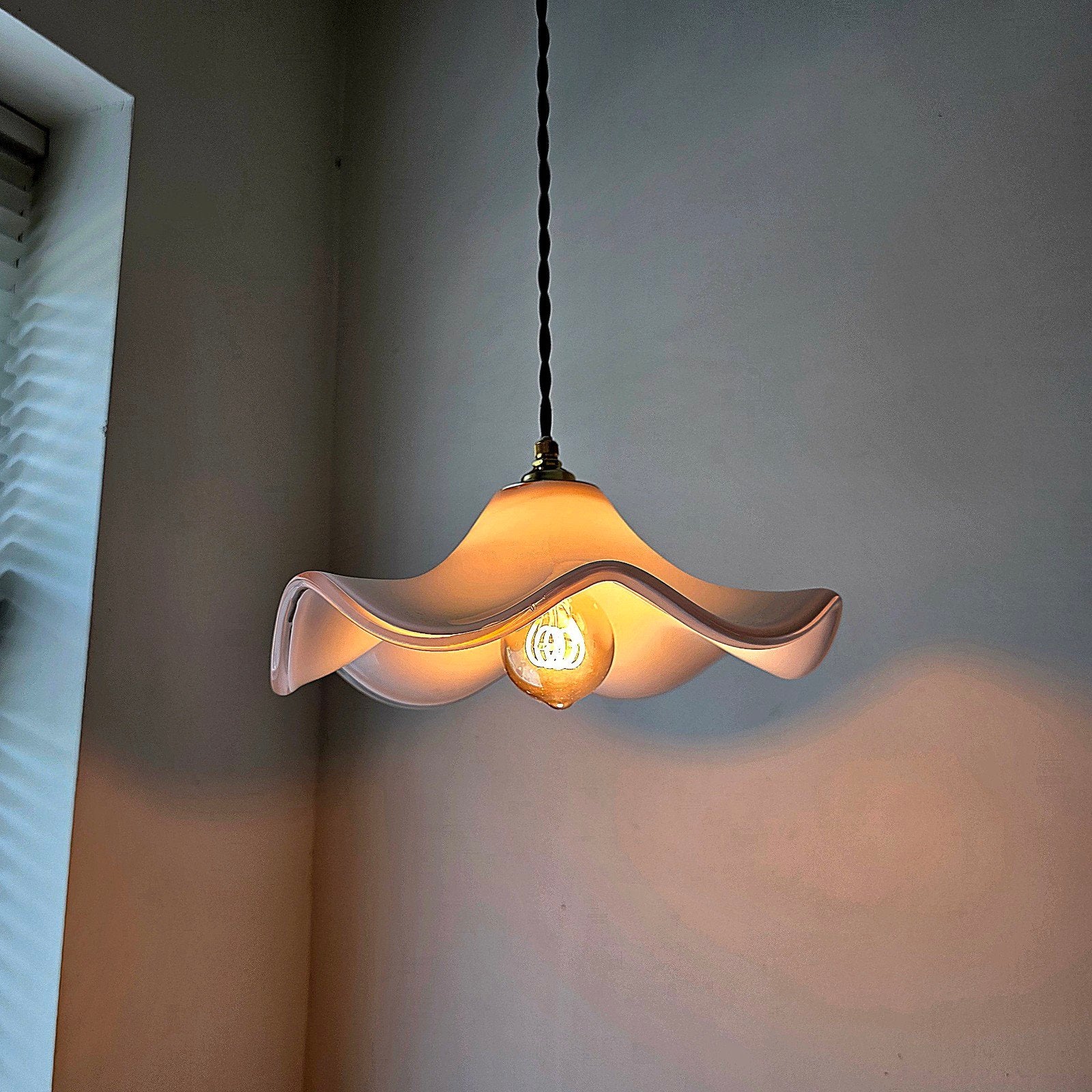 Vintage lichtroze opaline Murano glazen hanglamp., Ophalen of Verzenden