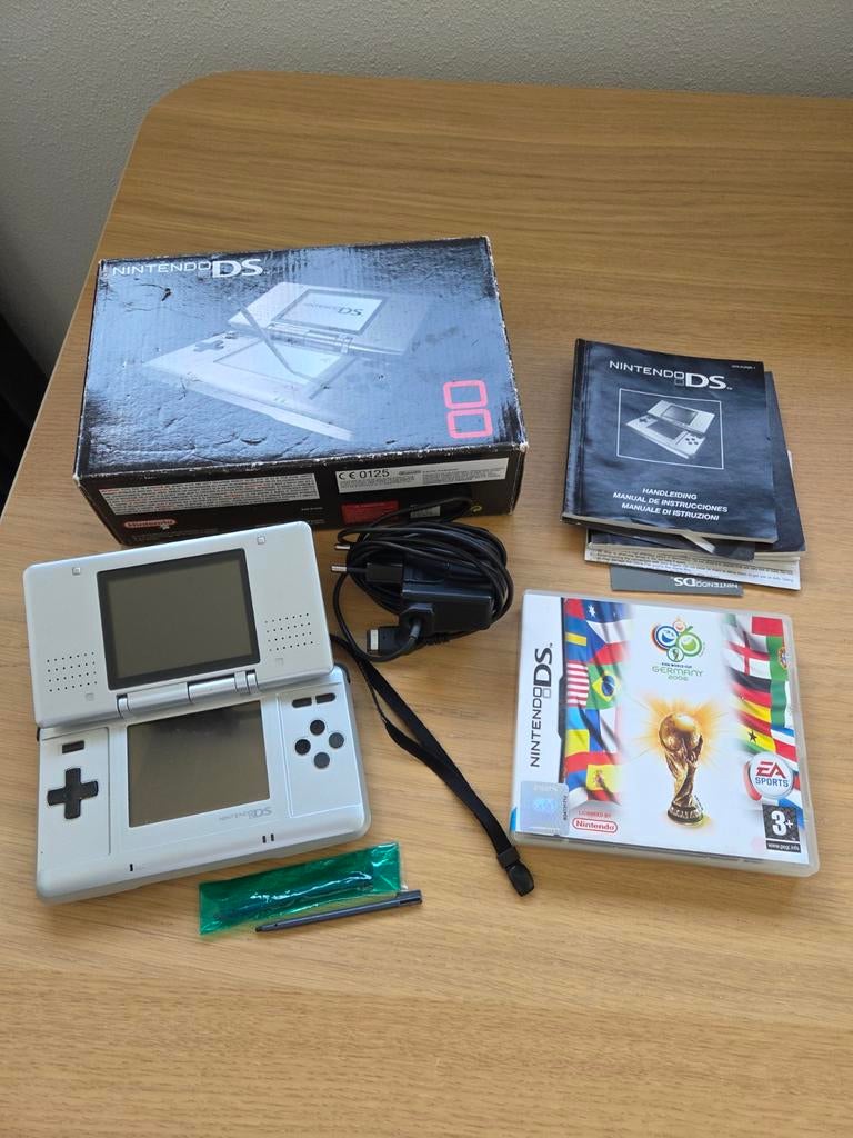 Nintendo DS Phat met FIFA World Cup Germany 2006, DS Original of Phat, Ophalen of Verzenden, Zilver, Gebruikt