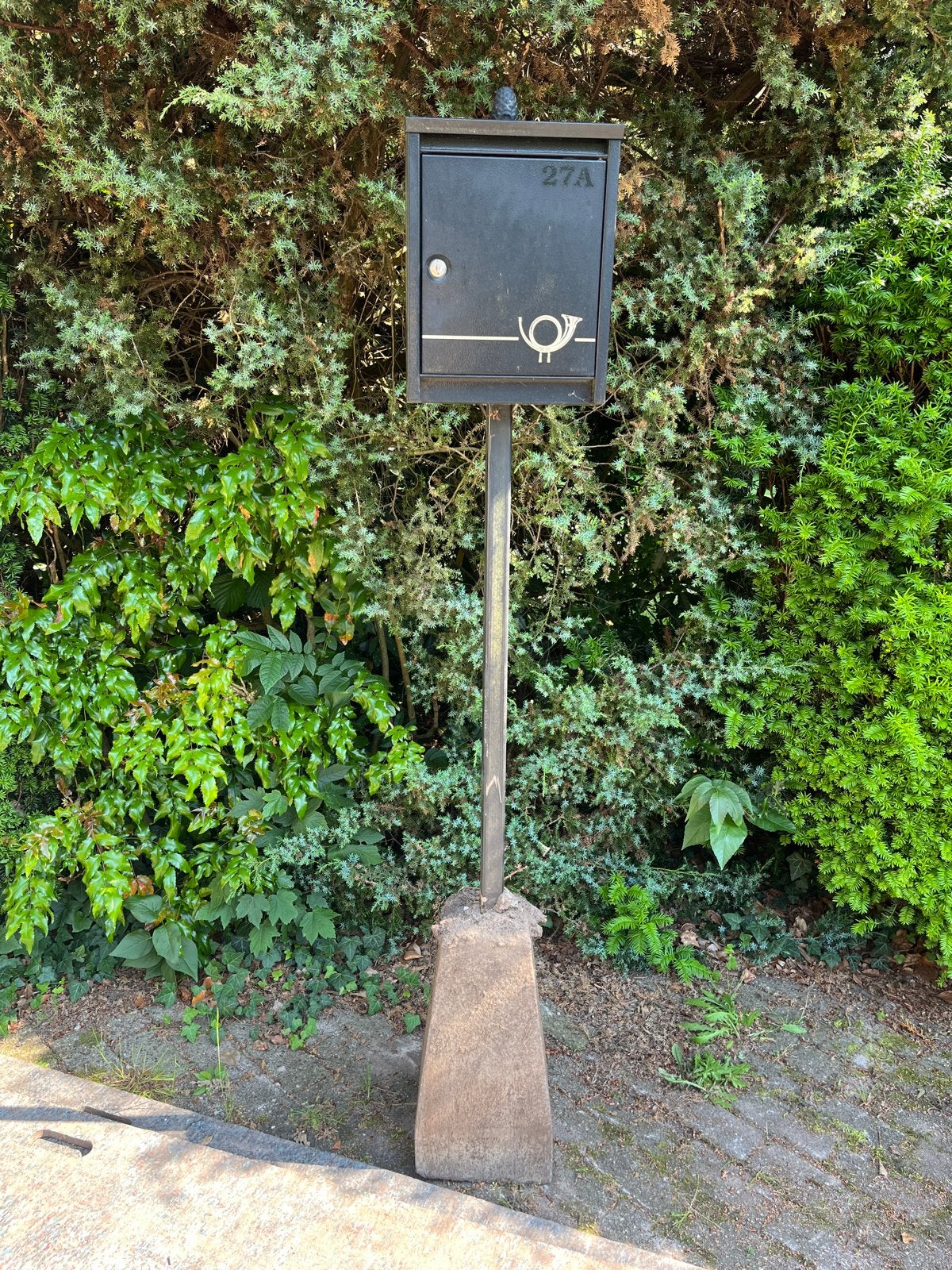 Vintage Staande Brievenbus met Posthoorn Logo, Tuin en Terras, Ophalen of Verzenden, Gebruikt, Staal, Staande brievenbus