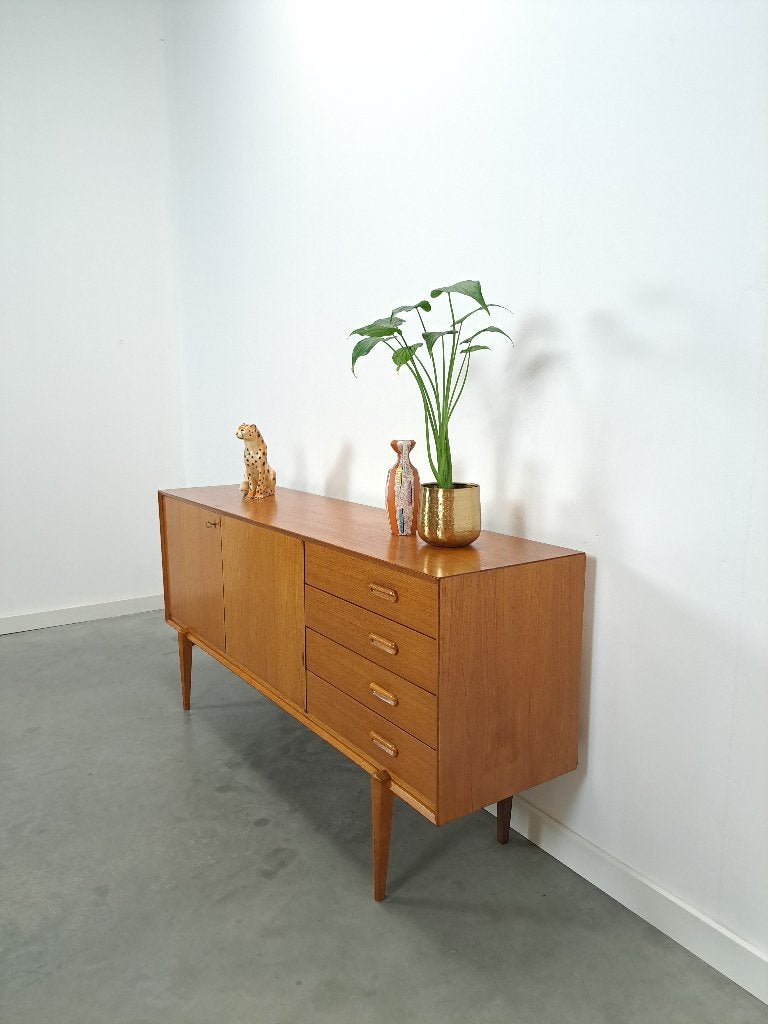 Teak dressoir met hoge poten en lades, Vintage,scandinavisch, Gebruikt, 150 tot 200 cm, Teakhout