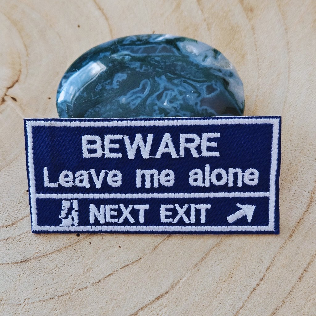 Strijk embleem applicatie Patch Beware leave me alone next, Hobby en Vrije tijd, Kledingapplicaties en Hotfix, D, Nieuw, Ophalen of Verzenden