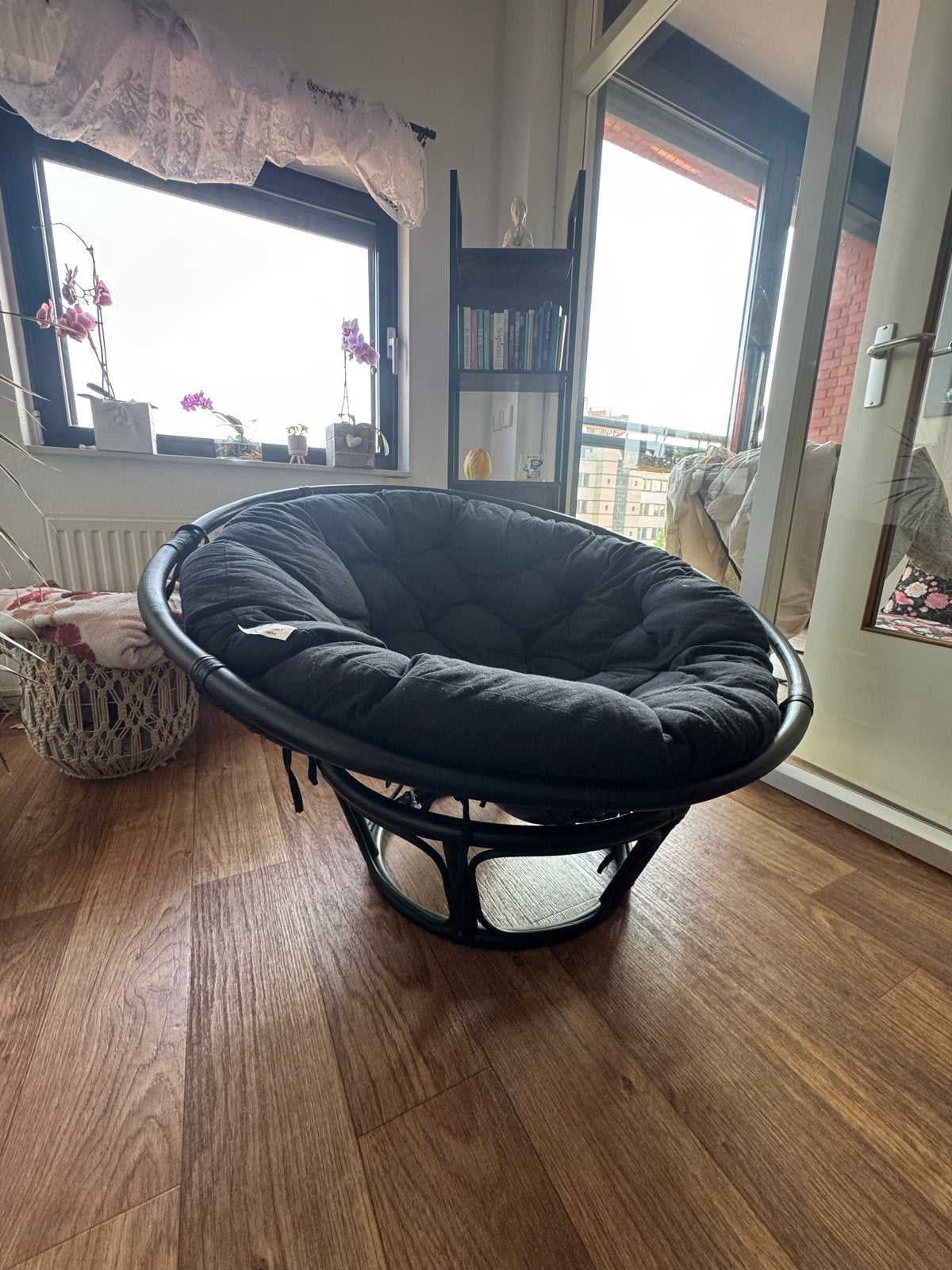 Comfortabele Papasan stoel met zwart kussen, Ophalen, Gebruikt, Zwart, Eén