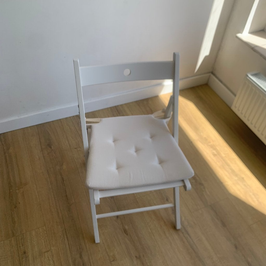 [VERHUISVERKOOP] IKEA TERJE klapstoel + JUSTINA stoelkussen, Ophalen, Wit, Zo goed als nieuw, Eén