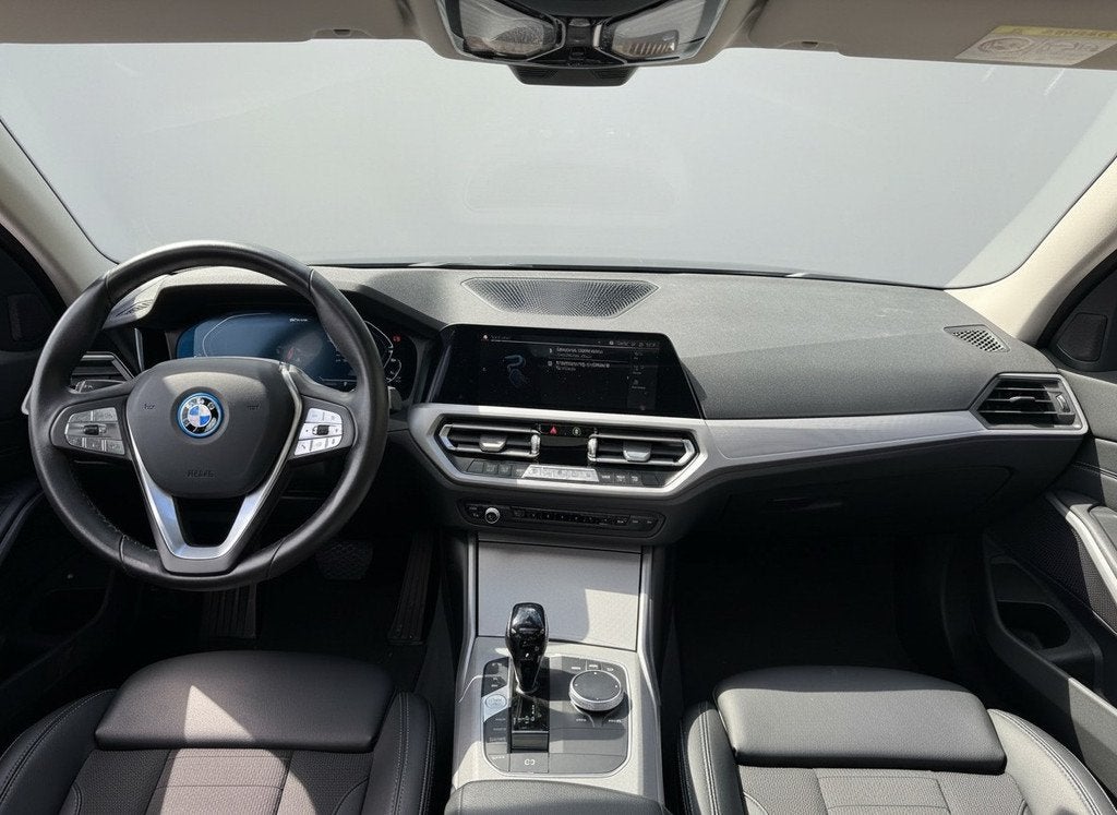 BMW 3-serie 330e 290PK HIGH EXECUTIVE HALF-LEDER/CAMERA/NAVI, Auto's, BMW, Achterwielaandrijving, Gebruikt, Zwart, 4 cilinders