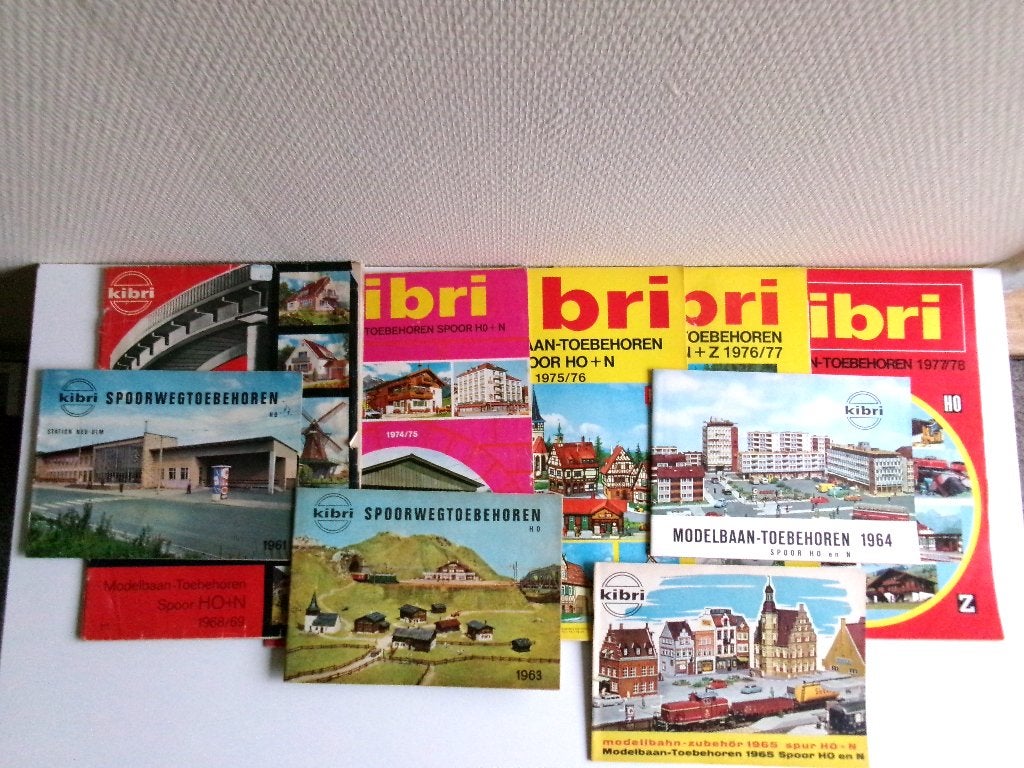 9 Kibri Catalogussen H0 + N, Overige merken, Wisselstroom, Gebruikt, Boek, Tijdschrift of Catalogus