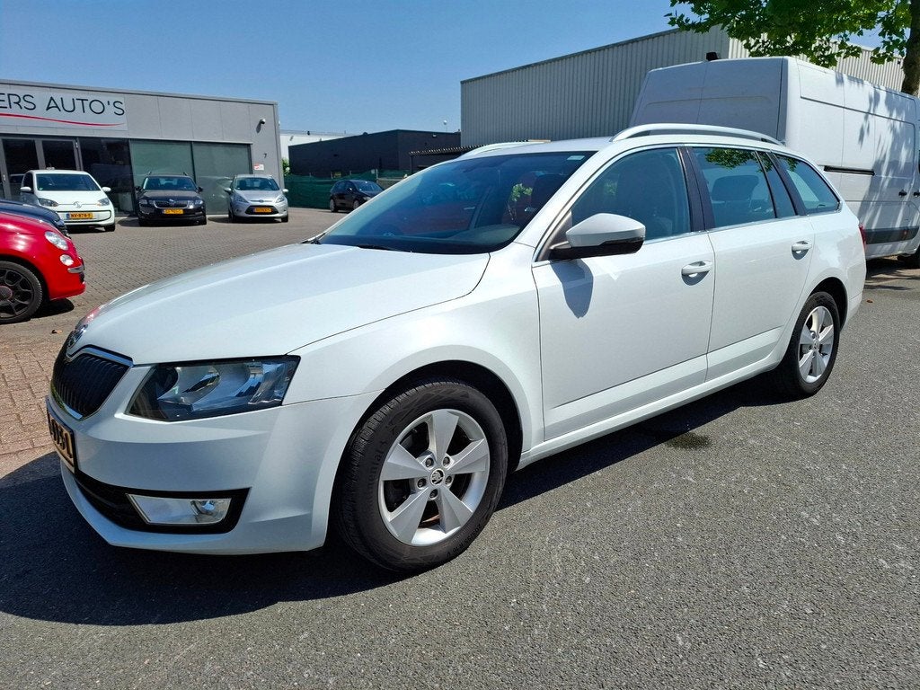 Skoda Octavia Combi 1.4 TSI Greentech Style CLIMA/CRUISE/NAV, Auto's, Voorwielaandrijving, Stof, Gebruikt, 4 cilinders