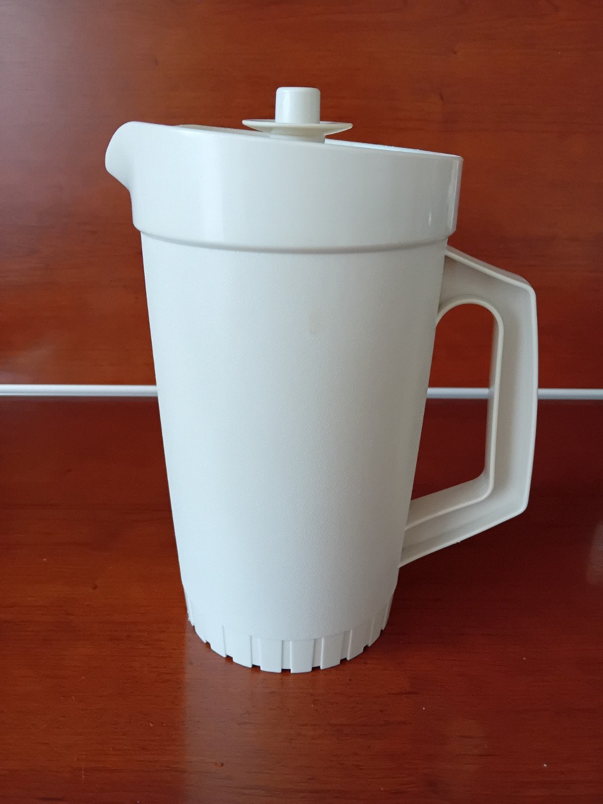 Tupperware schenkkan, beige, in uitstekende staat., Ophalen, Overige typen, Crème, Lekvrij