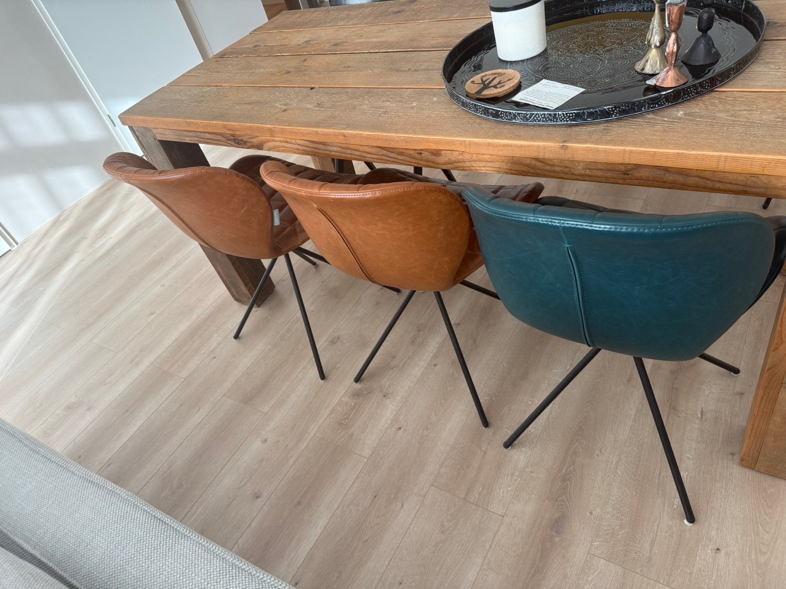 Zuiver OMG LL eetkamerstoelen leatherlook – cognac & petrol, Huis en Inrichting, Stoelen, Ophalen, Gebruikt, Bruin, Twee