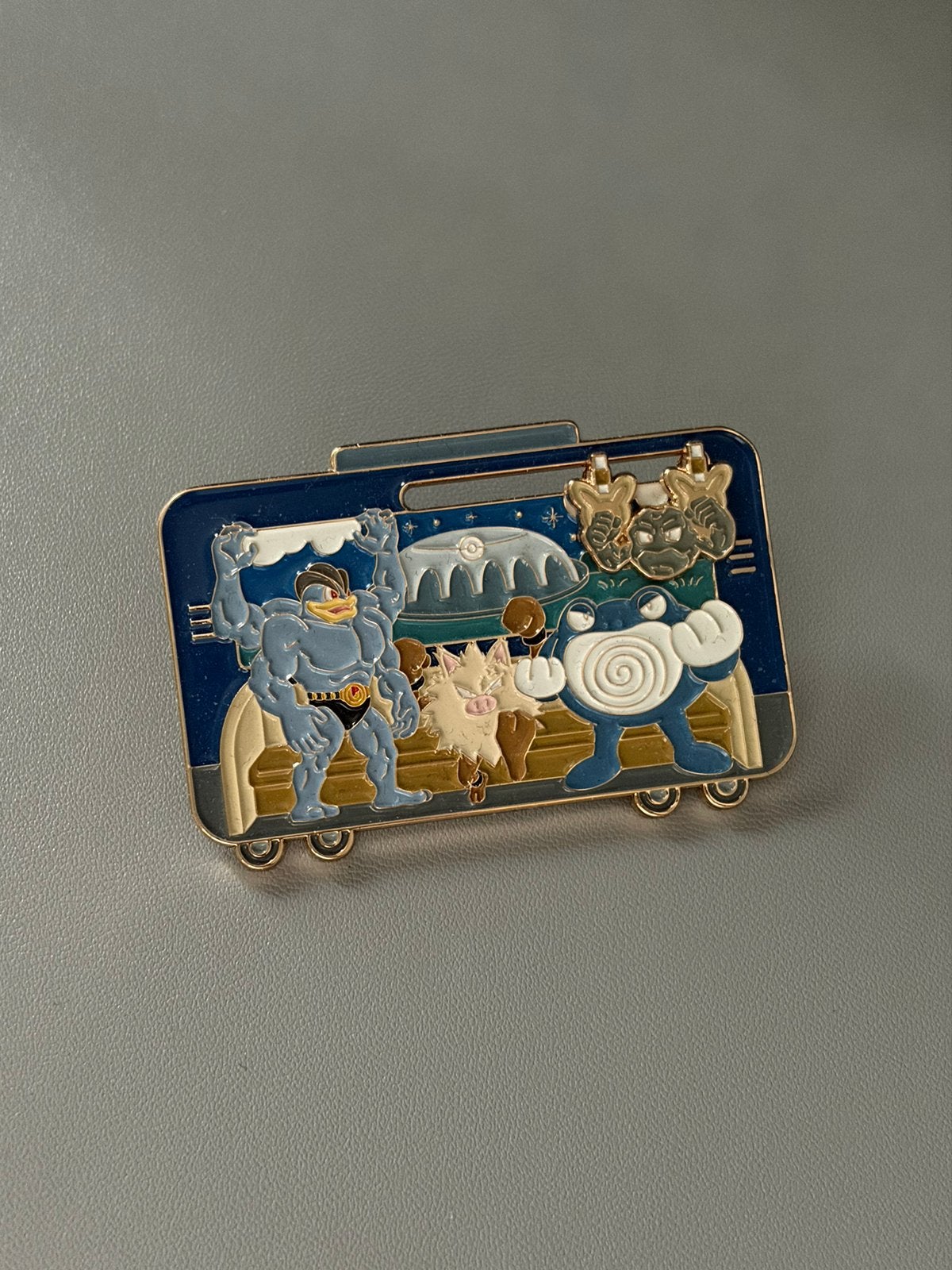 Pokémon Railway Trip Machamp Moving Pin Badge Busan Pop-up, Ophalen of Verzenden, Zo goed als nieuw, Figuurtje, Speldje of Pin