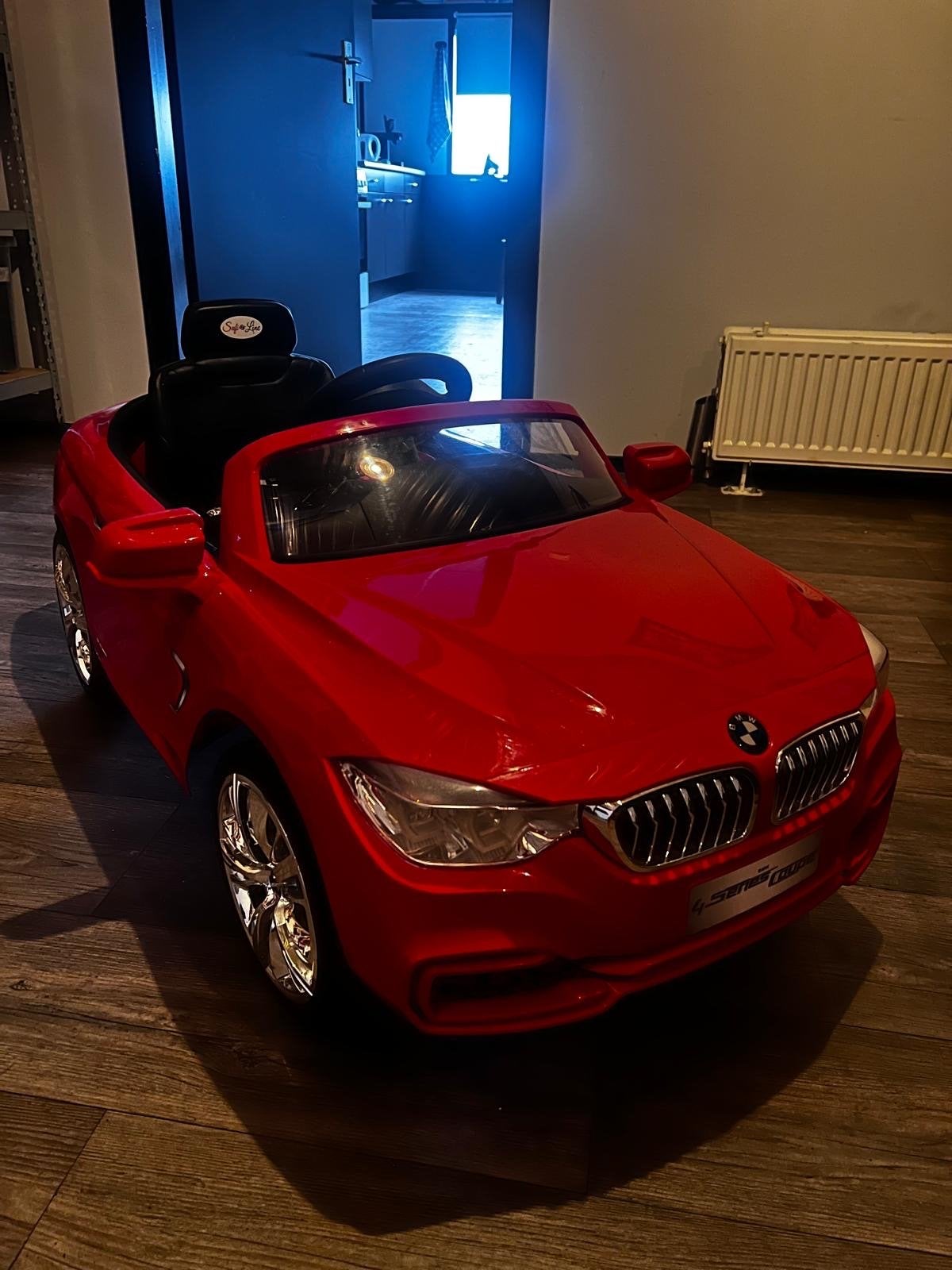 Rode BMW 4-serie elektrische kinderauto met afstandsbedienin, Ophalen, Zo goed als nieuw, Trapvoertuig