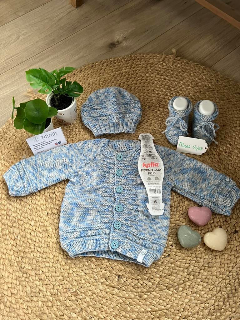 Gebreide baby vestje, mutsje en slofjes mt 62/68., Ophalen of Verzenden, Nieuw, Jongetje of Meisje, Setje