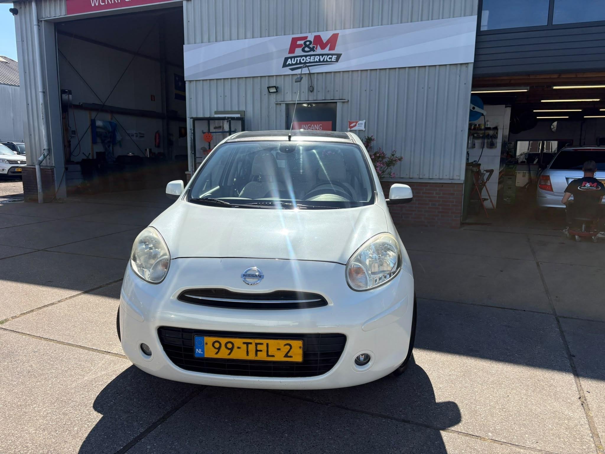 Nissan Micra 1.2 DIG-S Tekna airco, cruise, pano, pdc achter, Voorwielaandrijving, Euro 5, Stof, Parkeersensor