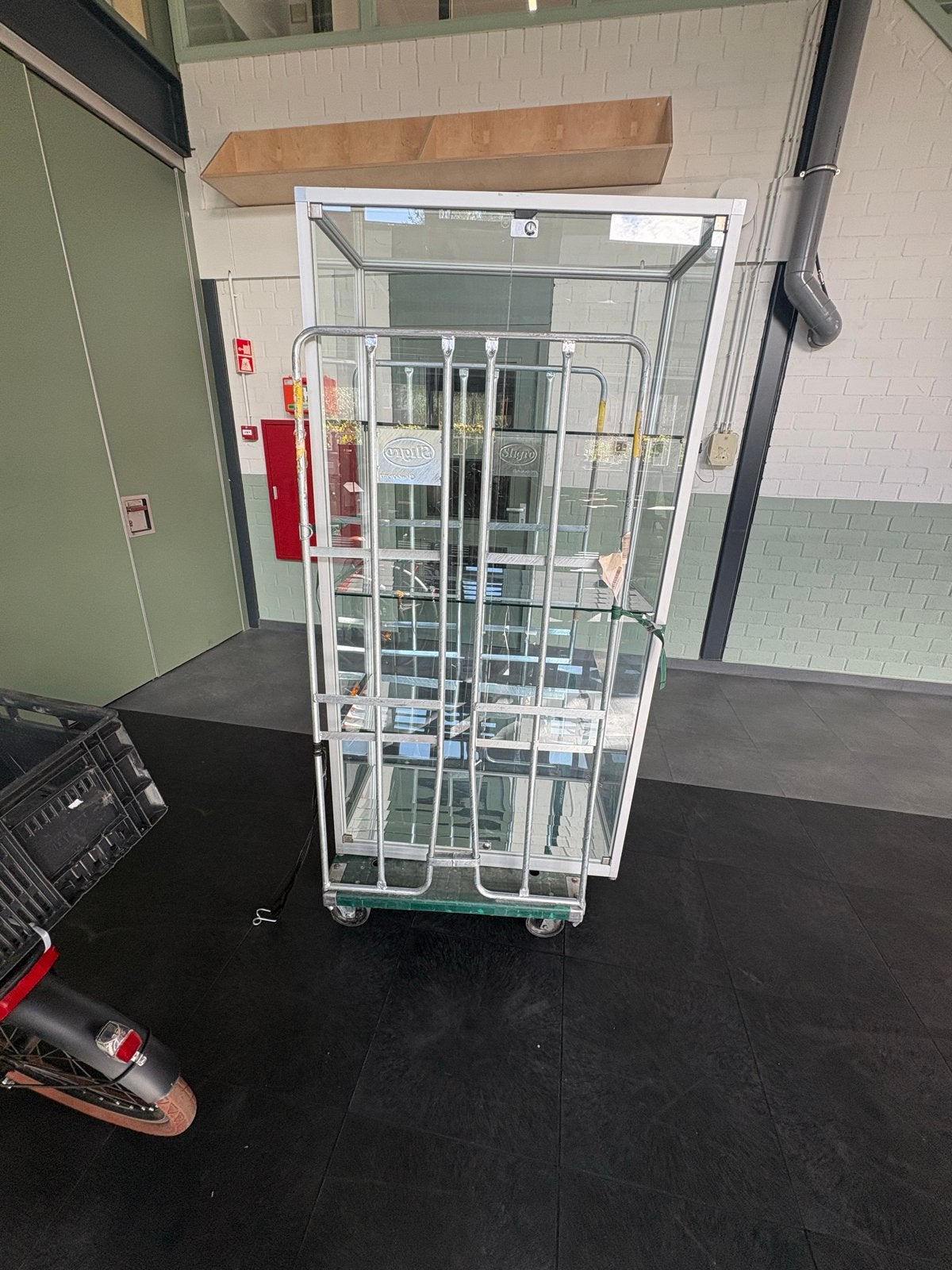 Glazen vitrinekast - Ideaal voor winkel of beurs, Huis en Inrichting, Ophalen, Met plank(en), Gebruikt, 200 cm of meer