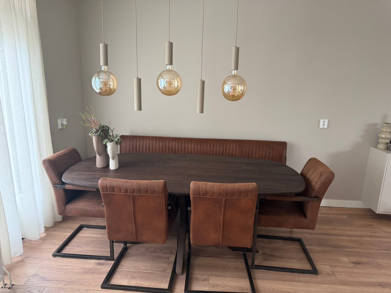 Eetkamerbank + 4 eetkamerstoelen Brugge | Cognac/bruin, Ophalen, Zo goed als nieuw
