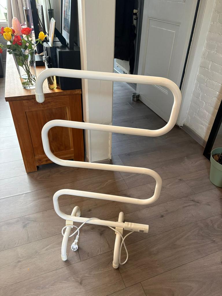 Elektrische badkamer handdoekradiator, Huis en Inrichting, Ophalen, Zo goed als nieuw, Wit, Handdoek