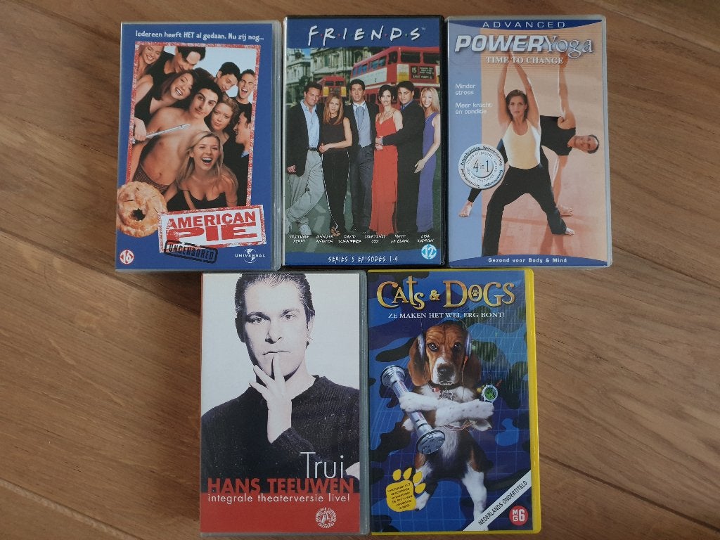 5 diverse videobanden films/cabaret/yoga/serie, Cd's en Dvd's, Alle leeftijden, Ophalen of Verzenden, Zo goed als nieuw, Overige genres