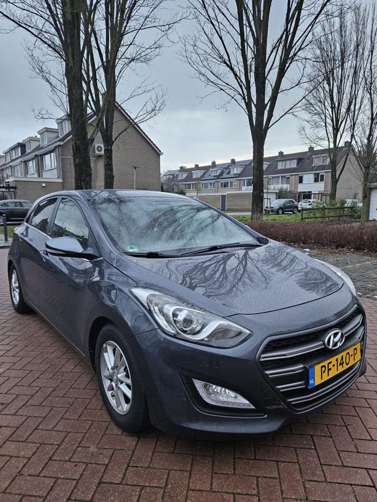 Hyundai i30 1.6 GDI 5DR 2017 Grijs, Auto's, Voorwielaandrijving, 1591 cc, 4 cilinders, Origineel Nederlands