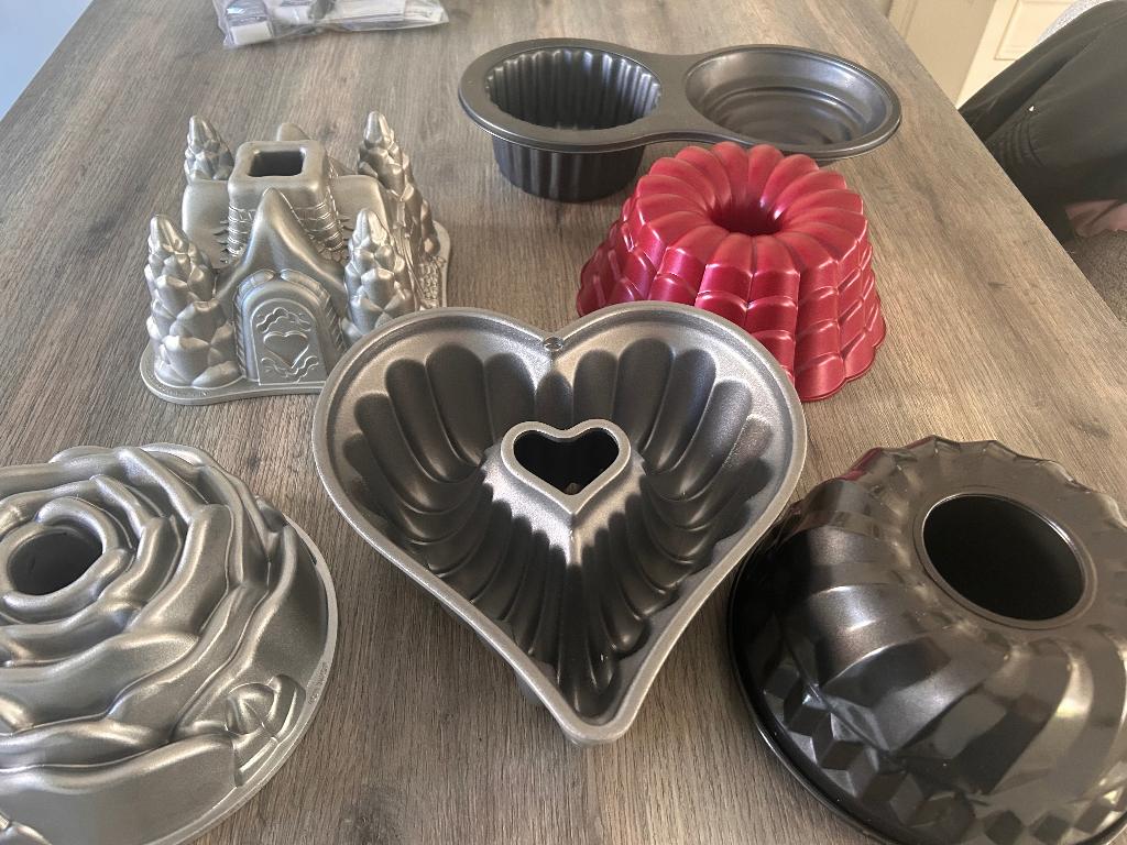 Bakvormen, Ophalen, Zo goed als nieuw, Taarten of Cupcakes, Bakvorm