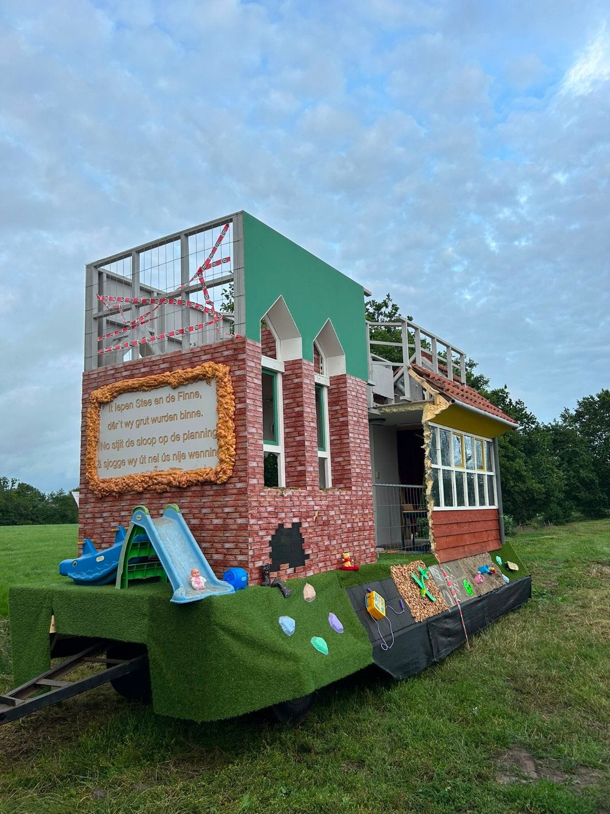 Versierde wagen/carnavalswagen, Hobby en Vrije tijd, Feestartikelen, Ophalen, Overige typen, Carnaval
