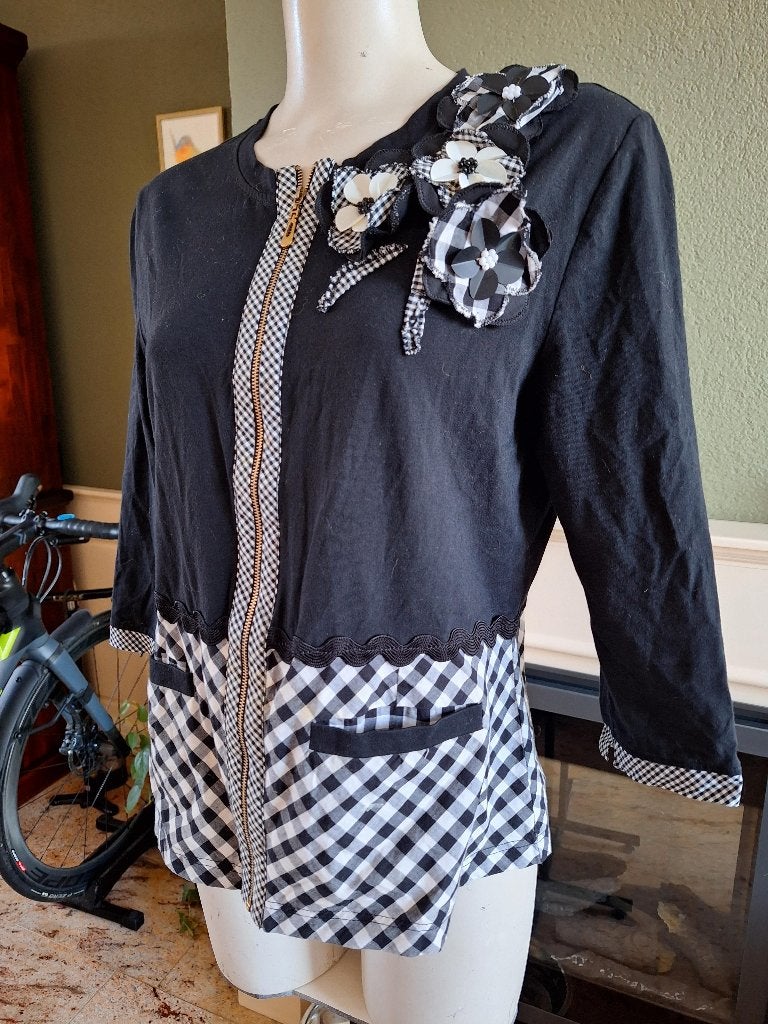 Fuego Woman mooie 3d bloemen vest L 44, Kleding | Dames, Truien en Vesten, Verzenden, Zwart, Maat 42/44 (L), Zo goed als nieuw
